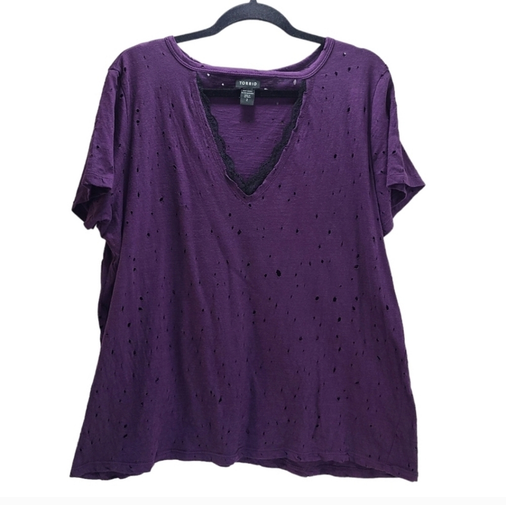 Torrid Distressed Purple Cotton Lace V-Neck Tee, Plus Size 2 (2X)
